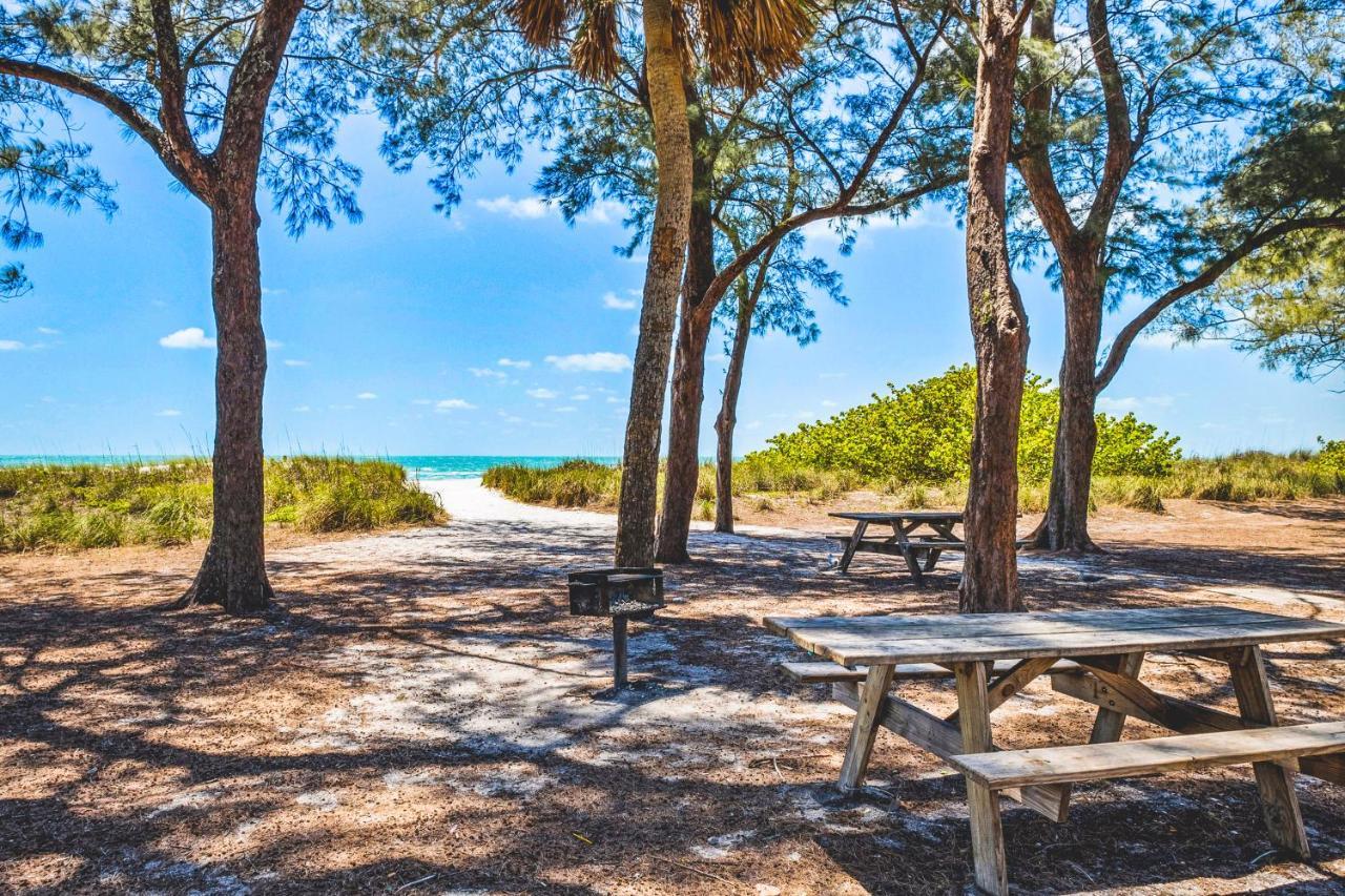 Bungalow W Villa Bradenton Beach Exterior photo